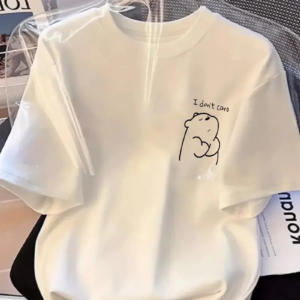 Kadın T-Shirt Kısa Kollu, bisiklet Yaka, Eğlenceli Karikatür Ayı ve "Umrumda Değil" Baskı - Beyaz