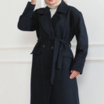 Kadın Kaşe Kaban Uzun Boy Kruvaze Yaka Kuşaklı Tesettür Kaşe Kaban Astarlı - Lacivert