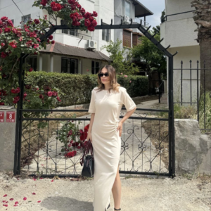 Kadın Kısa Kollu Uzun Yandan Yırtmaçlı Elbise - Bej