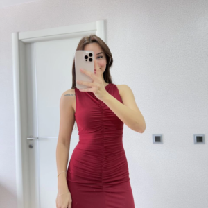 Bürümcük Kumaşlı İçi Astarlı Üzgülü Kolsuz Büzgülü Uzun Elbise - Kırmızı