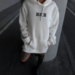 Uzun Kol Kapüşonlu Göğüs Baskılı SweatShirt - Beyaz