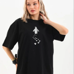 Kadın Nihilist Penguen Temalı Oversize Bisiklet Yaka Tişört - Siyah