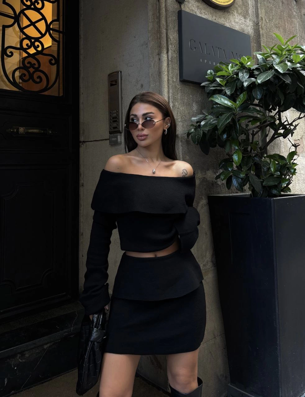 Kadın Straplez , Madonna , Carmen Yaka Croplu Mini Etekli ikili Alt-Üst Takım Triko - Siyah - Görsel 2